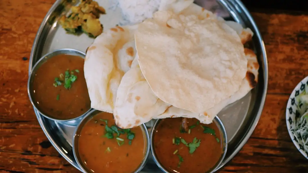 Flatbread with curry, similar to murtabak